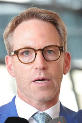 Statement des Vorsitzenden des Parlamentarischen Kontrollgremiums zur Festnahme von August Hanning Marc Henrichmann Vorsitzender des Parlamentarischen Kontrollgremiums (PKGr) des Bundestages im Portrait beim Pressestatement zur Festnahme von EX BND Chef Hanning , Berlin, 06.10.2026 Berlin Berlin Deutschland