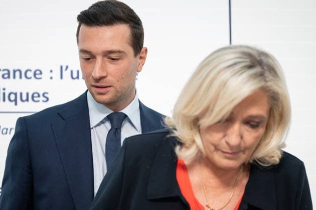 Marine Le Pen and Jordan Bardella Press Conference - Paris Far-right party Rassemblement National (RN) candidate in France s 2027 presidential election Marine Le Pen and President of French far-right party Rassemblement National (RN) Jordan Bardella during a press conference to present the party’s counter-budget for 2027 and its proposed budgetary trajectory for 2027–2032 at the party s headquarters in Paris, France, on October 6, 2026. Photo by Alexis Jumeau ABACAPRESS.COM Paris France  Copyright: xJumeauxAlexis ABACAx