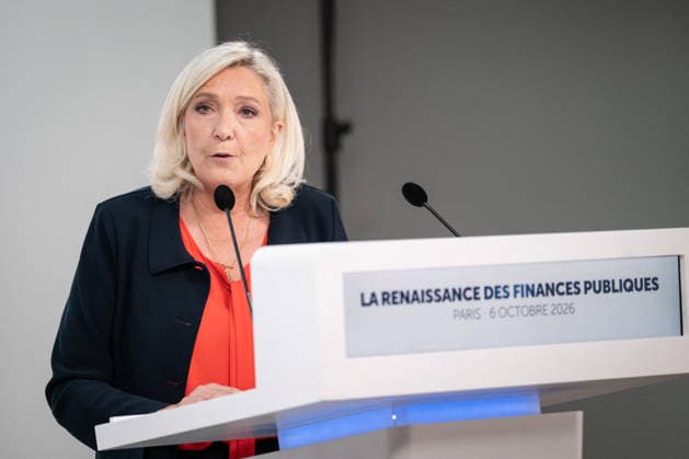 Marine Le Pen and Jordan Bardella Press Conference - Paris Far-right party Rassemblement National (RN) candidate in France s 2027 presidential election Marine Le Pen during a press conference to present the party’s counter-budget for 2027 and its proposed budgetary trajectory for 2027–2032 at the party s headquarters in Paris, France, on October 6, 2026. Photo by Alexis Jumeau ABACAPRESS.COM Paris France  Copyright: xJumeauxAlexis ABACAx