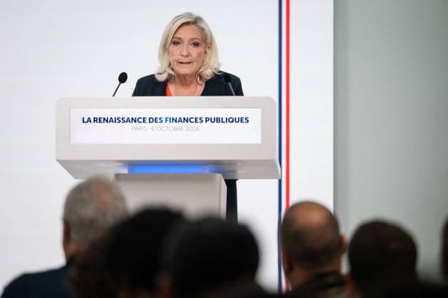 Marine Le Pen and Jordan Bardella Press Conference - Paris Far-right party Rassemblement National (RN) candidate in France s 2027 presidential election Marine Le Pen during a press conference to present the party’s counter-budget for 2027 and its proposed budgetary trajectory for 2027–2032 at the party s headquarters in Paris, France, on October 6, 2026. Photo by Alexis Jumeau ABACAPRESS.COM Paris France  Copyright: xJumeauxAlexis ABACAx