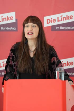 Pressestatement Franktion LINKE vor der Bundestagssitzung Heidi Reichinnek (LINKE) im Portrait beim Pressestatement im Vorfeld der Fraktionssitzung im Deutschen Bundestag, Berlin, 06.10.2026 Berlin Berlin Deutschland