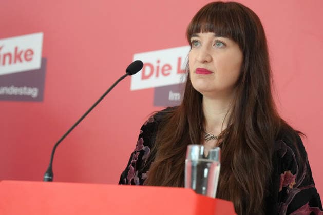 Pressestatement Franktion LINKE vor der Bundestagssitzung Heidi Reichinnek (LINKE) beim Pressestatement im Vorfeld der Fraktionssitzung im Deutschen Bundestag, Berlin, 06.10.2026 Berlin Berlin Deutschland