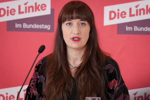 Pressestatement Franktion LINKE vor der Bundestagssitzung Heidi Reichinnek (LINKE) im Portrait mit Kamerablick beim Pressestatement im Vorfeld der Fraktionssitzung im Deutschen Bundestag, Berlin, 06.10.2026 Berlin Berlin Deutschland