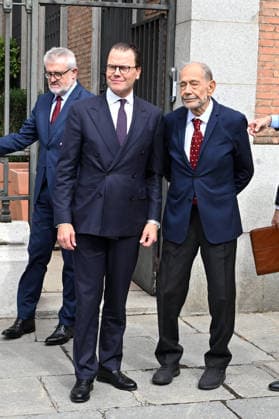The Prado Museum Reopens the Queen Christina Sculpture Gallery with a Visit from Prince Daniel of Sweden Prince Daniel of Sweden and Javier Solana pose for the media upon their arrival at the museum ahead of the reopening of the Queen Christina Sculpture Gallery, on October 6, 2026, in Madrid, Spain. CELEBRITIES PRADO MUSEUM ROYALTY PRINCE José Madrid Madrid Spain  Copyright: xJosÃ xOlivax 7824417