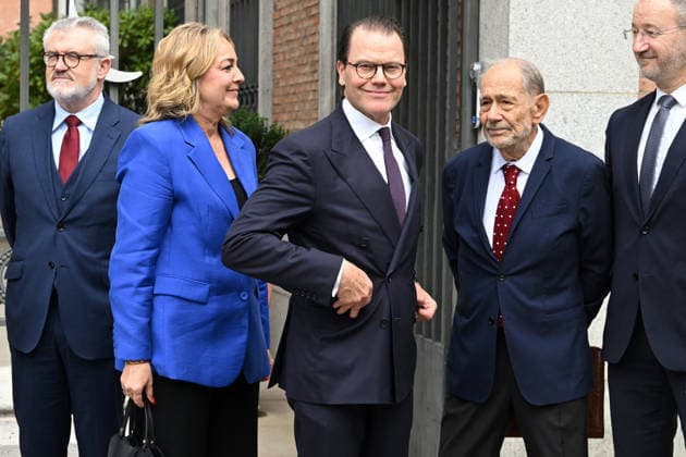 The Prado Museum reopens the Queen Christina Sculpture Gallery with a visit from Prince Daniel of Sweden. Prince Daniel of Sweden (3rd from left) and Javier Solana (2nd from left) pose for the media upon their arrival at the museum ahead of the reopening of the Queen Christina Sculpture Gallery, on October 6, 2026, in Madrid, Spain. CELEBRITIES PRADO MUSEUM ROYALTY PRINCE José Madrid Madrid Spain  Copyright: xJosÃ xOlivax 7824425