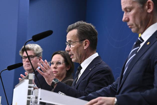 STOCKHOLM, SWEDEN, October 6, 2026 Prime Minister Ulf Kristersson (M), Foreign Minister Maria Malmer Stenergard (M), Defense Minister Pal Jonson (M, right), and Justice Minister Gunnar Strömmer (M, left) hold a press briefing on the security situation in STOCKHOLM, SWEDEN x10080x  Copyright: xFredrikxSandberg TTx REGERINGEN OM SÄKERHETSLÄGET JsyP-YT6bns