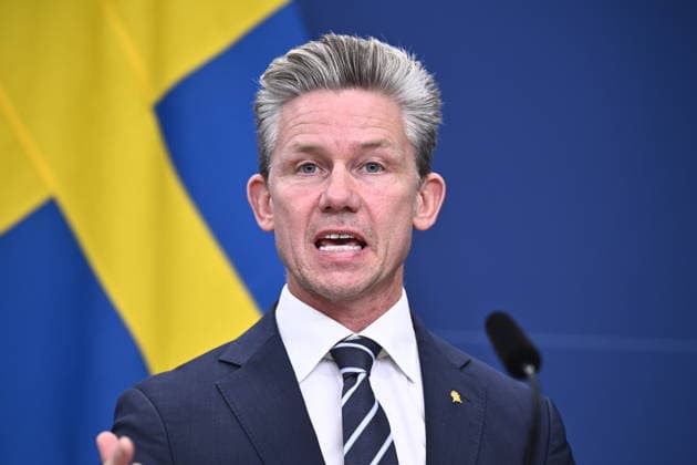STOCKHOLM, SWEDEN, October 6, 2026: Defense Minister Pal Jonson (M) during a press briefing on the security situation alongside Prime Minister Ulf Kristersson (M) and Minister of Justice Gunnar Strömmer (M). STOCKHOLM, SWEDEN x10080x  Copyright: xFredrikxSandberg TTx REGERINGEN OM SÄKERHETSLÄGET CeQmOyi5ZUs