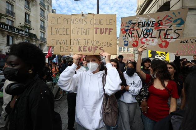 Student Demonstration - Paris Students have begun marching towards Gare de Lyon to protest against the current state of public education, once again, on October 6, 2026, in Paris, France. Today’s march is planned to go from Gare de Lyon to Place de la République. Photo by Raphael Lafargue ABACAPRESS.COM Paris France  Copyright: xLafarguexRaphael ABACAx