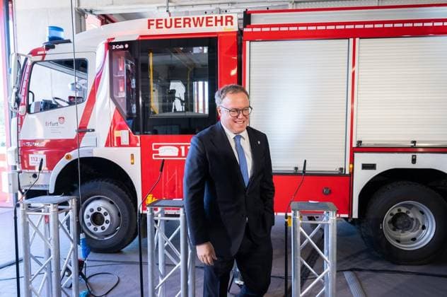 THÜRINGER LANDESREGIERUNG TRITT ERSTMALS ZUM SICHERHEITSKABINETT ZUSAMMEN ** NUR FÜR REDAKTIONELLE ZWECKE ** EDITORIAL USE ONLY **<p>06 10 2026-Erfurt: Die Thüringer Landesregierung kommt im Gefahrenabwehrzentrum Süd in Erfurt erstmals zu einem Sicherheitskabinett zusammen. Gemeinsam mit Vertretern der Sicherheitsbehörden und der Bundeswehr berät das Kabinett über den Schutz vor hybriden Bedrohungen, Cyberangriffen und Drohnen sowie über Krisenvorsorge und den Operationsplan Deutschland. Ministerpräsident Mario Voigt (im Foto), Innenminister Georg Maier und Finanzministerin Katja Wolf informieren anschließend über die Ergebnisse. ( Deutschland Thueringen Erfurt Copyright: SaschaxFromm