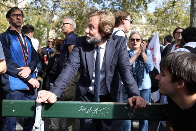 Politics At Student Demonstration - Paris Socialist MPs Boris Vallaud arrives at the start of a demonstration part of a nationwide day of actions called by high-school students, joined by unions and teachers, who for days have been demanding better learning conditions in protests punctuated by violent confrontations in Paris on October 6, 2026. Students have blocked the entrances to hundreds of high schools for 15- to 17-year-olds since late September, complaining of missing teachers, overloaded timetables, dilapidated classrooms and buildings that cannot cope with rising temperatures. Photo by Raphael Lafargue ABACAPRESS.COM Paris France  Copyright: xLafarguexRaphael ABACAx