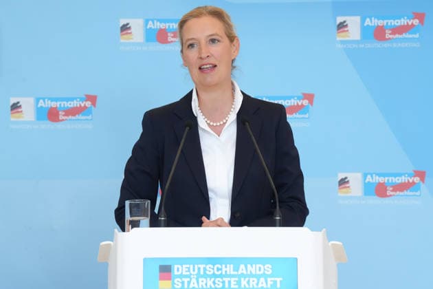 Pressekonferenz der AfD Vorsitzenden im Vorfeld der Fraktionssitzung Alice Weidel (AfD) im Portrait beim Pressestatement im Vorfeld der AfD Fraktionssitzung im Deutschen Bundestag, Berlin, 06.10.2026 Berlin Berlin Deutschland