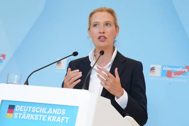 Pressekonferenz der AfD Vorsitzenden im Vorfeld der Fraktionssitzung Alice Weidel (AfD) im Portrait mit Handgestik beim Pressestatement im Vorfeld der AfD Fraktionssitzung im Deutschen Bundestag, Berlin, 06.10.2026 Berlin Berlin Deutschland