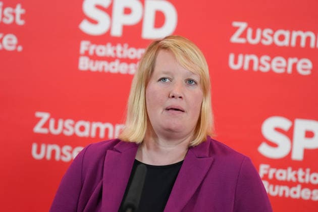 Pressekonferenz der SPD im Vorfeld der Fraktionssitzung Wiebke Esdar (SPD) im Portrait beim Pressestatement im Vorfeld der Fraktionssitzung im Deutschen Bundestag, Berlin, 06.10.2026 Berlin Berlin Deutschland