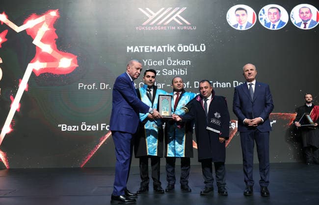 Turkish President Recep Tayyip Erdogan ANKARA, TURKIYE - OCTOBER 6: (----EDITORIAL USE ONLY - MANDATORY CREDIT - TURKISH PRESIDENCY MURAT KULA HANDOUT - NO MARKETING NO ADVERTISING CAMPAIGNS - DISTRIBUTED AS A SERVICE TO CLIENTS----) Turkish President Recep Tayyip Erdogan (L) presents the 2026 Council of Higher Education (YOK) Outstanding Achievement Awards in 20 categories under three headings, Doctoral Dissertation of the Year, Institutional Awards and Special Awards, during the opening ceremony of the 2026-2027 Higher Education Academic Year at the Bestepe National Congress and Culture Center in Ankara, Turkiye, on October 6, 2026. Council of Higher Education (YOK) President Prof. Dr. Erol Ozvar (R) also attended the ceremony. Turk  Copyright: x2026xAnadoluxTurkishxPresidencyx xMuratxKulax xHandoutx