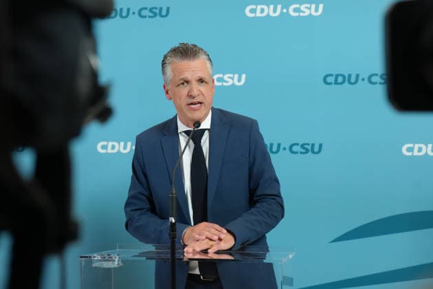 Pressekonferenz der CDU und CSU im Vorfeld der Fraktionssitzung Thorsten Frei (CDU) beim Pressestatement im Vorfeld der Fraktionssitzung der CDU und CSU Bundestagsfraktion im Deutschen Bundestag, Berlin, 06.10.2026 Berlin Berlin Deutschland
