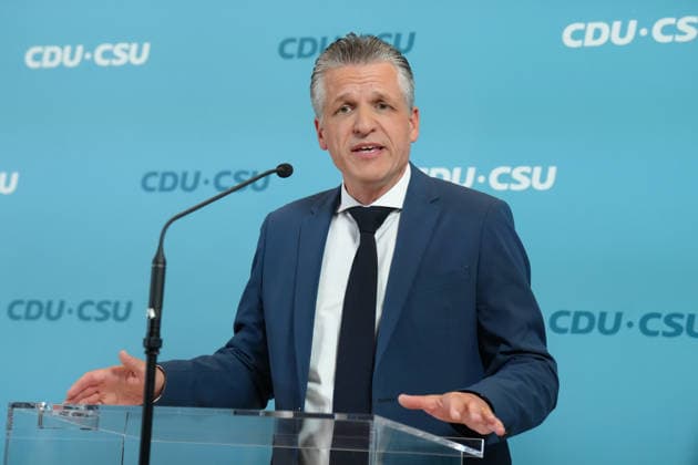 Pressekonferenz der CDU und CSU im Vorfeld der Fraktionssitzung Thorsten Frei (CDU) beim Pressestatement im Vorfeld der Fraktionssitzung der CDU und CSU Bundestagsfraktion im Deutschen Bundestag, Berlin, 06.10.2026 Berlin Berlin Deutschland