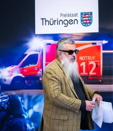 THÜRINGER LANDESREGIERUNG TRITT ERSTMALS ZUM SICHERHEITSKABINETT ZUSAMMEN ** NUR FÜR REDAKTIONELLE ZWECKE ** EDITORIAL USE ONLY **<p>06 10 2026-Erfurt: Die Thüringer Landesregierung kommt im Gefahrenabwehrzentrum Süd in Erfurt erstmals zu einem Sicherheitskabinett zusammen. Gemeinsam mit Vertretern der Sicherheitsbehörden und der Bundeswehr berät das Kabinett über den Schutz vor hybriden Bedrohungen, Cyberangriffen und Drohnen sowie über Krisenvorsorge und den Operationsplan Deutschland. Ministerpräsident Mario Voigt, Innenminister Georg Maier und Finanzministerin Katja Wolf informieren anschließend über die Ergebnisse. im Foto: Stephan J. Kramer, Präsident des Amtes für Verfassungsschutz Thüringen ( Deutschland Thueringe Copyright: SaschaxFromm doc87wvqlapls21e3n70ki6 ,EDITORIAL USE ONLY