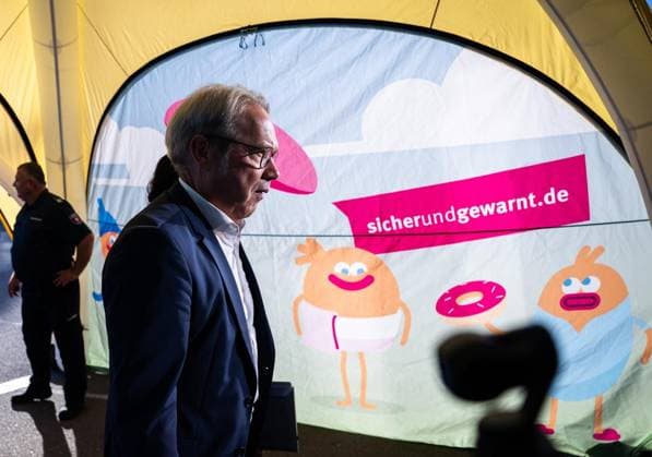 THÜRINGER LANDESREGIERUNG TRITT ERSTMALS ZUM SICHERHEITSKABINETT ZUSAMMEN ** NUR FÜR REDAKTIONELLE ZWECKE ** EDITORIAL USE ONLY **<p>06 10 2026-Erfurt: Die Thüringer Landesregierung kommt im Gefahrenabwehrzentrum Süd in Erfurt erstmals zu einem Sicherheitskabinett zusammen. Gemeinsam mit Vertretern der Sicherheitsbehörden und der Bundeswehr berät das Kabinett über den Schutz vor hybriden Bedrohungen, Cyberangriffen und Drohnen sowie über Krisenvorsorge und den Operationsplan Deutschland. Ministerpräsident Mario Voigt, Innenminister Georg Maier (im Foto) und Finanzministerin Katja Wolf informieren anschließend über die Ergebnisse. ( Deutschland Thueringen Erfurt Copyright: SaschaxFromm