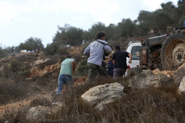 Palestinian farmers wounded in settler attack near Nablus AQRABA, OCCUPIED WEST BANK, OCTOBER 6, 2026: Palestinian farmers come under attack by Israeli settlers while harvesting olives in the village of Aqraba, south of Nablus. Several Palestinians were wounded after settlers opened fire and assaulted farmers during the harvest, according to Palestinian reports. Israeli forces later detained a Palestinian farmer at the scene, according to information provided by the photographer. The Israeli military had not immediately commented on the reported shooting. AQRABA Palestine, State of Copyright: x xNedalxShtiehx xJNAxPressx