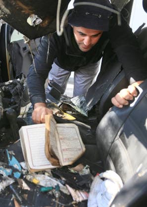 Palestinian-Israeli conflict in Nablus, Palestine - 06 Oct 2026 A Palestinian inspects a vehicle which was burnt by rioting Jewish settlers who also scrawled Hebrew graffiti on the walls of homes in the village of Aqraba. Groups of rioting settlers launched attacks on Palestinian villages, they set fire on home in the village of Burqa near Ramallah, pelting Palestinian vehicles with stones, and harassing Palestinian farmers who were harvesting olive. Nablus Palestine Copyright: xNasserxishatyehx xSOPAxImagesx Nishtayeh737