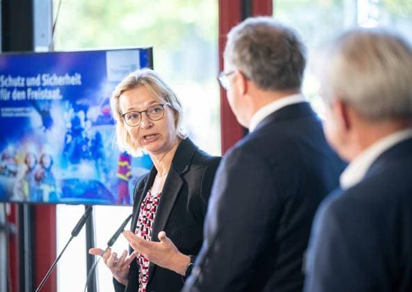 THÜRINGER LANDESREGIERUNG TRITT ERSTMALS ZUM SICHERHEITSKABINETT ZUSAMMEN ** NUR FÜR REDAKTIONELLE ZWECKE ** EDITORIAL USE ONLY **<p>06 10 2026-Erfurt: Die Thüringer Landesregierung kommt im Gefahrenabwehrzentrum Süd in Erfurt erstmals zu einem Sicherheitskabinett zusammen. Gemeinsam mit Vertretern der Sicherheitsbehörden und der Bundeswehr berät das Kabinett über den Schutz vor hybriden Bedrohungen, Cyberangriffen und Drohnen sowie über Krisenvorsorge und den Operationsplan Deutschland. Ministerpräsident Mario Voigt, Innenminister Georg Maier und Finanzministerin Katja Wolf informieren anschließend über die Ergebnisse. ( Deutschland Thueringen Erfurt Copyright: SaschaxFromm