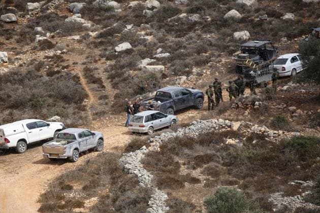 Four Palestinians injured in attacks by Israeli settlers in Nablus NABLUS, WEST BANK, PALESTINE - OCTOBER 6: Israeli army take security measures following Israelis attack Palestinian farmers harvesting olives on their land in the town of Aqraba, south of Nablus, West Bank, Palestine, on October 6, 2026. Nedal Eshtayah Anadolu Nablus West Bank. Editorial use only. Please get in touch for any other usage.  Copyright: x2026xAnadoluxNedalxEshtayahx