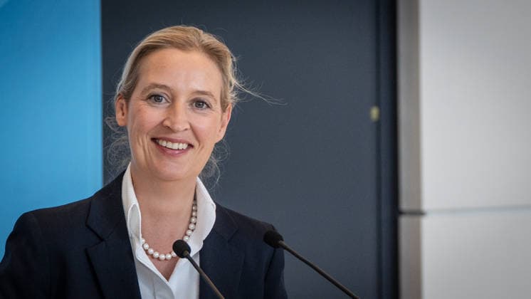 Alice Weidel, AfD-Partei- und Fraktionsvorsitzende;Pressestatement der beiden Parteivorsitzenden und Fraktionsvorsitzenden der AfD vor Beginn der Fraktionssitzung im Deutschen Bundestag, Berlin Berlin Deutschland Bundestag