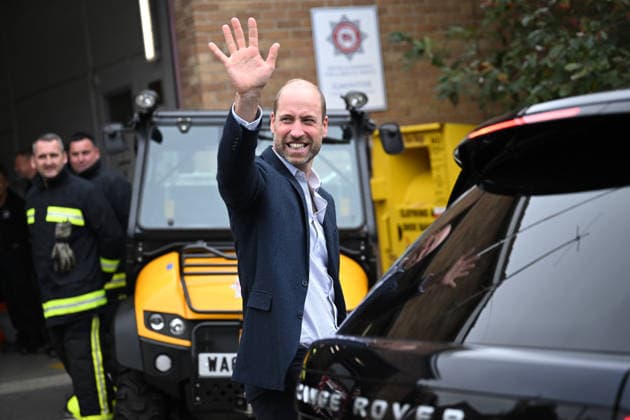 The Prince Of Wales Visits Ilminster ILMINSTER, ENGLAND - OCTOBER 06: Prince William, Prince of Wales waves to well wishers during his visit to Ilminster Fire Station on October 06, 2026 in Ilminster, England. The Prince of Wales visited Ilminster in Somerset to learn about communities growing their resilience to wild fires, flood and challenges caused by extreme weather and global warming., Credit:Finnbarr Webster PA ROTA - B68 Avalon United Kingdom, England, Ilminster  Copyright: xFinnbarrxWebsterx xPAxROTAx-xB68x xAvalonx 1141004227