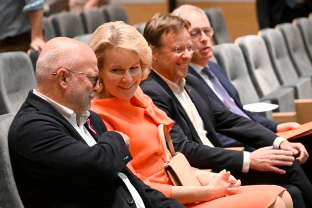 Queen Mathilde attends the conference « AI in balance » BRUSSELS, BELGIUM - OCTOBER 06 : Jean-Luc Crucke (Minister for Mobility, Climate and Environmental Transition (Les Engages)) & Patrick Dupriez & Marc Depoortere & Queen Mathilde are attending the closing ceremony of the conference AI in balance Artificial Intelligence, Society and Sustainable Development , organised by the Federal Council for Sustainable Development (CFDD). Following the conference, the Queen will speak with a group of young people about how they use AI in their work to promote sustainable development. This activity forms part of the Queen s role as Advocate for the United Nations Sustainable Development Goals and Honorary President of the CFDD on October 6, 2026 in  Copyright: xDidierxLebrunx