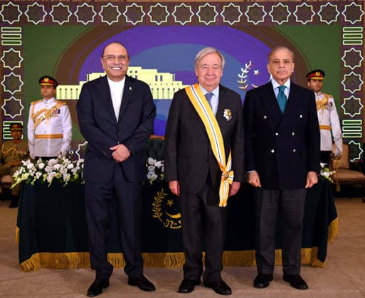 RECORD DATE NOT STATED President, Asif Ali Zardari and Prime Minister, Muhammad Shehbaz Sharif during a special investiture ceremony to confer the Nishan-e-Imtiaz on Antonio Guterres, Secretary-General United Nations (UN) held at Aiwan-e-Sadr in Islamabad on Tuesday, October 6, 2026. (PPI Images). EDITORIAL USE ONLY Copyright: xx SA-ZM-061026x ppiphotos489262