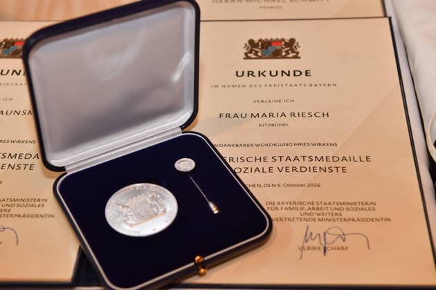 Auszeichnung Verleihung der Bayerischen Staatsmedaille für soziale Verdienste 2026 Allerheiligen-Hofkirche München 06. Oktober 2026