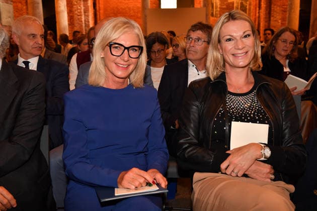 Ulrike Scharf (Bayerische Staatsministerin) und Maria Höfl-Riesch Verleihung der Bayerischen Staatsmedaille für soziale Verdienste 2026 Allerheiligen-Hofkirche München 06. Oktober 2026