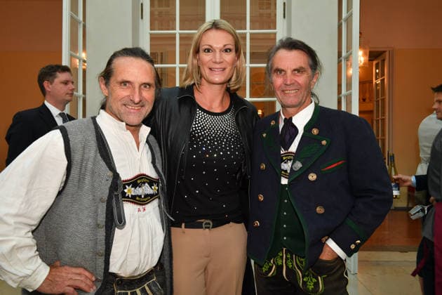 Alexander und Thomas Huber (Huber-Baum) mit Maria Höfl-Riesch Verleihung der Bayerischen Staatsmedaille für soziale Verdienste 2026 Allerheiligen-Hofkirche München 06. Oktober 2026
