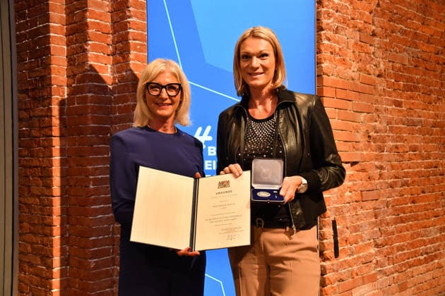 Ulrike Scharf (Bayerische Staatsministerin) und Maria Höfl-Riesch Verleihung der Bayerischen Staatsmedaille für soziale Verdienste 2026 Allerheiligen-Hofkirche München 06. Oktober 2026