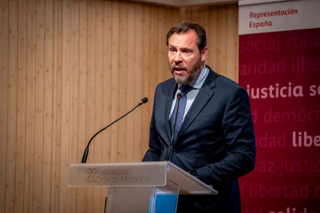 Yolanda Díaz speaks at the event Democracy and International Solidarity The Minister of Transportation and Sustainable Mobility, Óscar Puente, speaks during the event Democracy and International Solidarity in the Past: A Driving Force for Building the Future, on October 6, 2026, in Madrid, Spain. The event was held to mark the 50th anniversary of the German Friedrich Ebert Foundation (Friedrich Ebert Stiftung) delegation, FES in Spain October 6, 2026 YOLANDA ECONOMY DEMOCRACY MINISTER LABOR ON FOOT Madrid, Spain  Copyright: xA.xPÃ rezxMecax 7825154