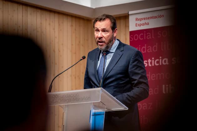 Yolanda Díaz speaks at the event Democracy and International Solidarity The Minister of Transportation and Sustainable Mobility, Óscar Puente, speaks during the event Democracy and International Solidarity in the Past: A Driving Force for Building the Future, on October 6, 2026, in Madrid, Spain. The event was held to mark the 50th anniversary of the German Friedrich Ebert Foundation (Friedrich Ebert Stiftung) delegation, FES in Spain October 6, 2026 YOLANDA ECONOMY DEMOCRACY MINISTER LABOR ON FOOT Madrid, Spain  Copyright: xA.xPÃ rezxMecax 7825155