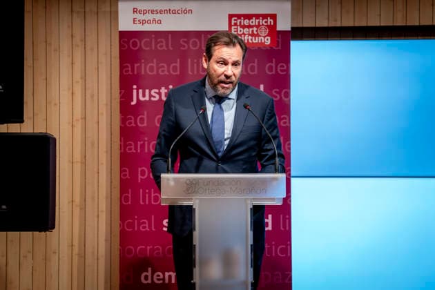 Yolanda Díaz speaks at the event Democracy and International Solidarity The Minister of Transportation and Sustainable Mobility, Óscar Puente, speaks during the event Democracy and International Solidarity in the Past: A Driving Force for Building the Future, on October 6, 2026, in Madrid, Spain. The event was held to mark the 50th anniversary of the German Friedrich Ebert Foundation (Friedrich Ebert Stiftung) delegation, FES in Spain October 6, 2026 YOLANDA ECONOMY DEMOCRACY MINISTER LABOR ON FOOT Madrid, Spain  Copyright: xA.xPÃ rezxMecax 7825156