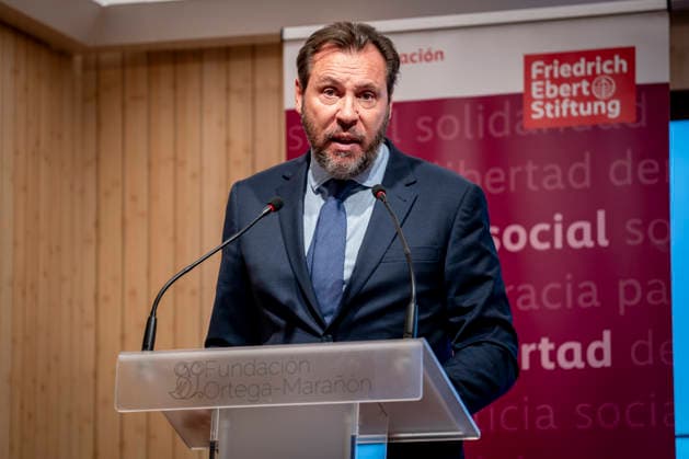 Yolanda Díaz speaks at the event Democracy and International Solidarity The Minister of Transportation and Sustainable Mobility, Óscar Puente, speaks during the event Democracy and International Solidarity in the Past: A Driving Force for Building the Future, on October 6, 2026, in Madrid, Spain. The event was held to mark the 50th anniversary of the German Friedrich Ebert Foundation (Friedrich Ebert Stiftung) delegation, FES in Spain October 6, 2026 YOLANDA ECONOMY DEMOCRACY MINISTER LABOR ON FOOT Madrid, Spain  Copyright: xA.xPÃ rezxMecax 7825157