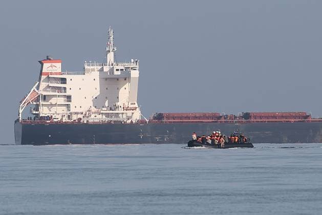 Small Boat Migrants Depart PHOTOPQR VOIX DU NORD Marc Demeure Oct. 6, 2026 Dunkirk, Oct. 6, 2026 A small boat skims along the Dunkirk coast as an ore carrier approaches the port. Photo by MARC DEMEURE, La Voix du Nord Gravelines, northern France, Oct. 6, 2026 Migrants attempt to board a semi-rigid inflatable boat that has come to pick them up. Having left the beaches of Dunkirk with about twenty people on board, the small boat approaches the beach at Gravelines to pick up other would-be migrants bound for England, including women and children. 1 France  Copyright: xPHOTOPQR VOIXxDUxNORD MAXPPPxMarcxDemeurex 20261006VDN5427 20261006VDN5427