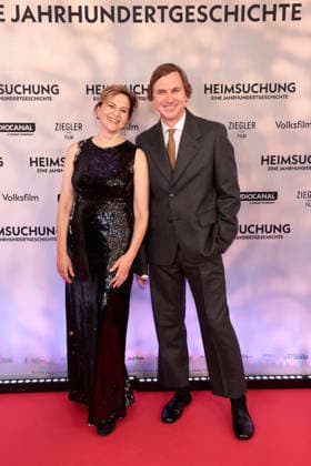 Martina Gedeck und Lars Eidinger bei der Heimsuchung Film Premiere am 6.10.2026 im Kino International in Berlin Martina Gedeck and Lars Eidinger attend the premiere of Heimsuchung The Beloved at Kino International on October 6, 2026l in Berlin, Germany Heimsuchung Filmpremiere in Berlin
