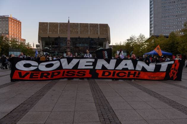 Protest in Leipzig Against the Opening of Covenant Factory Protest in Leipzig Against the Opening of Covenant Factory LEIPZIG, GERMANY, OCTOBER 6, 2026: Around 250 people gathered at Augustusplatz in Leipzig following the opening of a new Covenant factory. Demonstrators carried banners and placards and collected signatures during the rally, voicing their opposition to the expansion of arms production in the city. The protest brought together activists and members of peace groups in Leipzig™s city centre. Leipzig Germany Copyright: x xMariaxCastrox xJNAxPressx