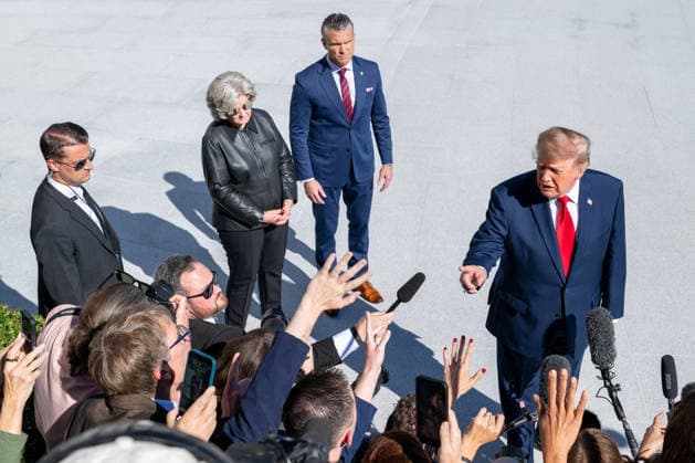 October 6, 2026, Washington, District Of Columbia, United States: President DONALD TRUMP speaks to reporters on the South Lawn of the White House before departing for Baltimore, Maryland, as Secretary of War PETE HEGSETH and White House Chief of Staff SUSIE WILES stand behind him. Washington United States  - ZUMAk206 20261006_znp_k206_004 Copyright: xMattxKaminskyx