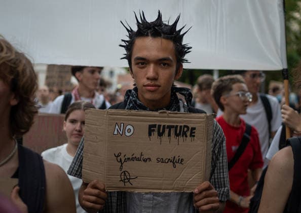 Students and unions protest education budget cuts in Bayonne BAYONNE, FRANCE - OCTOBER 6: Hundreds of students supported by major French trade unions take to the streets during a nationwide protest against overcrowded classrooms, teacher shortages, poor school facilities and the proposed 2027 education budget in Bayonne, France, on October 6, 2026. Javi Julio Anadolu Bayonne France. Editorial use only. Please get in touch for any other usage.  Copyright: x2026xAnadoluxJavixJuliox