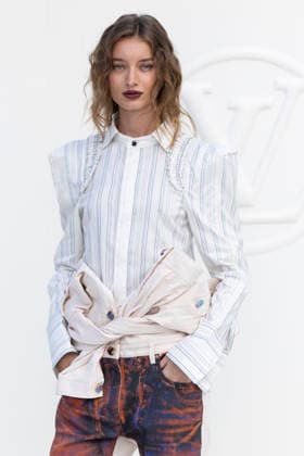 Giulia Maenza at the photocall for the Louis Vuitton Women’s Ready-to-Wear Spring Summer 2027 show during Paris Fashion Week (PFW) at the Cité internationale universitaire de Paris, France, on October 6, 2026. Olivier Borde, Bestimage. Photocall at the Louis Vuitton Women’s Ready-to-Wear Spring Summer 2027 show as part of Paris Fashion Week on October 6, 2026, in Paris, France.  Copyright: xOLIVIERxBORDEx xBESTIMAGExOLIVIERxBORDEx xBESTIMAGEx
