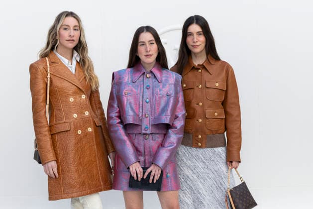 Este Haim, Alana Haim, and Danielle Haim at the photocall for the Louis Vuitton Women’s Ready-to-Wear Spring Summer 2027 show during Paris Fashion Week (PFW) at the Cité internationale universitaire de Paris, France, on October 6, 2026. Olivier Borde, Bestimage. Photocall at the Louis Vuitton Women’s Ready-to-Wear Spring Summer 2027 show as part of Paris Fashion Week on October 6, 2026, in Paris, France.  Copyright: xOLIVIERxBORDEx xBESTIMAGExOLIVIERxBORDEx xBESTIMAGEx