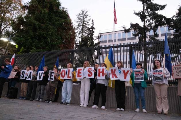 October 6, 2026, Warsaw, Masovian Voivodeship, Poland: Protesters hold placards that spell out save Oleshky during a demonstration outside the US Embassy in Warsaw protesting the humanitarian crisis in Russian-occupied Oleshky. The protest was organized by Poland s Ukrainian diaspora as an appeal to Ukraine s international partners to step up diplomatic efforts to support civilians trapped in Oleshky with humanitarian aid and the possibility of evacuation. Warsaw Poland - ZUMAk204 20261006_zip_k204_009 Copyright: xRomanxKozielx