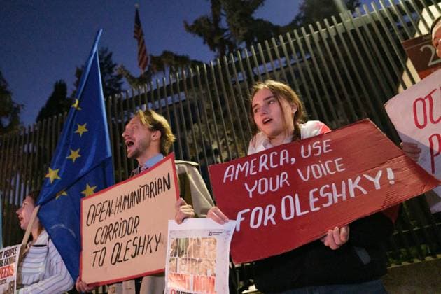 October 6, 2026, Warsaw, Masovian Voivodeship, Poland: Protesters hold placards calling for international humanitarian action during a demonstration outside the US Embassy in Warsaw protesting the humanitarian crisis in Russian-occupied Oleshky. The protest was organized by Poland s Ukrainian diaspora as an appeal to Ukraine s international partners to step up diplomatic efforts to support civilians trapped in Oleshky with humanitarian aid and the possibility of evacuation. Warsaw Poland  - ZUMAk204 20261006_zip_k204_022 Copyright: xRomanxKozielx