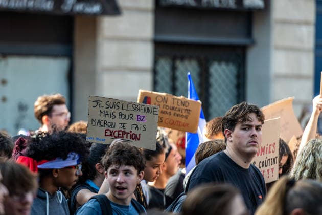 October 6, 2026, Bordeaux, Nouvelle-Aquitaine, France: On October 6, 2026, nearly 9,000 people march through Bordeaux. Initially called around social demands, the demonstration takes on a strong high school student character as large numbers of young people join. Bordeaux France  - ZUMAh207 20261006_zip_h207_007 Copyright: xFabricexHebertx