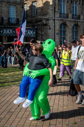 October 6, 2026, Bordeaux, Nouvelle-Aquitaine, France: On October 6, 2026, nearly 9,000 people march through Bordeaux. Initially called around social demands, the demonstration takes on a strong high school student character as large numbers of young people join. Bordeaux France  - ZUMAh207 20261006_zip_h207_011 Copyright: xFabricexHebertx