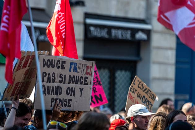 October 6, 2026, Bordeaux, Nouvelle-Aquitaine, France: On October 6, 2026, nearly 9,000 people march through Bordeaux. Initially called around social demands, the demonstration takes on a strong high school student character as large numbers of young people join. Bordeaux France - ZUMAh207 20261006_zip_h207_006 Copyright: xFabricexHebertx